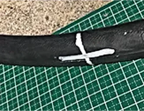 タイヤチューブに白いマークがある状態の確認